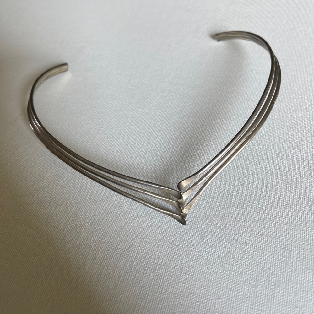 Silver Tone (untested)3 Strand Twisted V Choker Industrial Necklace V Neck Cuff